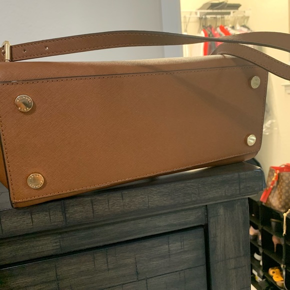 Micheal kors sachet handbag - Picture 5 of 5